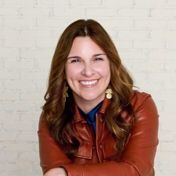 Written by:<br><a href="https://amzn.to/42ntpdv" target="_blank">Laura Murray</a>